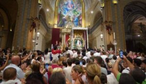 La devoción vence al calor en Moguer