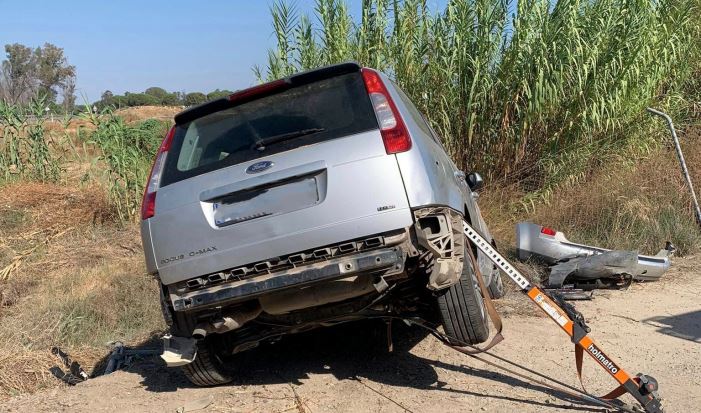 Atrapado en su coche tras sufrir un accidente en la A-482