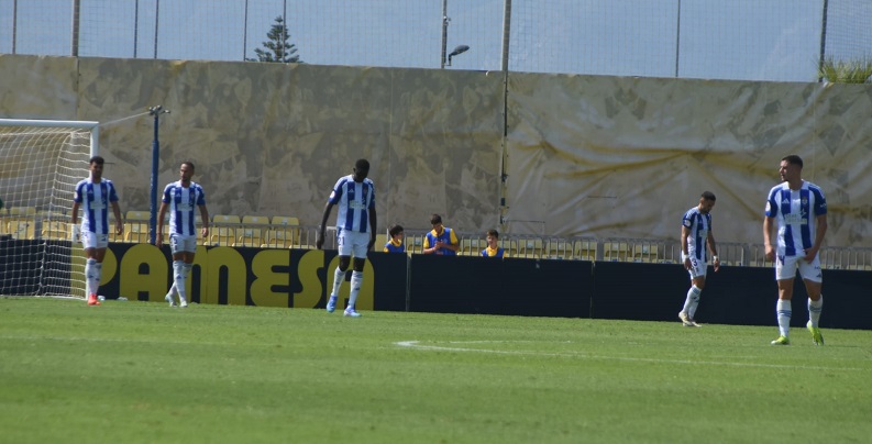 Futbolistas del Recre tras encajar el gol. (Tenor)