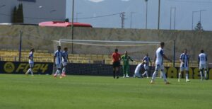 Futbolistas del Recreativo tras encajar el gol en Villarreal. (Tenor)