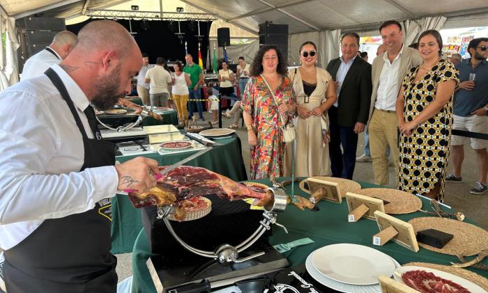 Francisco Sánchez se proclama mejor cortador de jamón en Aroche