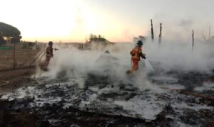 Un incendio arrasa tres chabolas en el poblado de Santa Catalina de Bonares