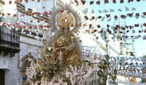 Fuegos artificiales en la procesión de Nuestra Señora del Reposo en Valverde