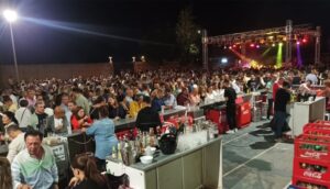 La ‘Party Años 70, 80, 90’ reúne a 1.500 personas en San Juan del Puerto