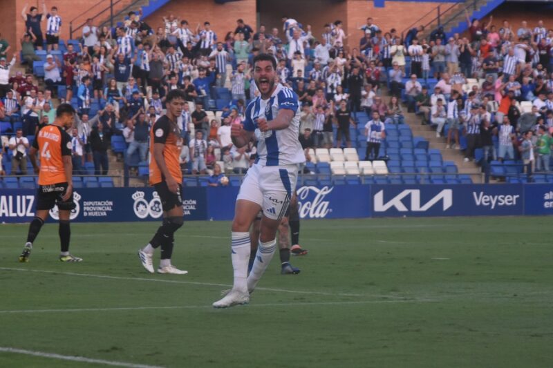 Luis Alcalde celebrando su gol. (Tenor)