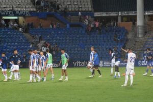 Jugadores del Recreativo al final del partido. (Tenor)