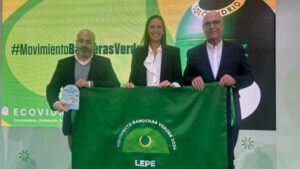 Lepe renueva su Bandera Verde por su compromiso con el reciclado de vidrio