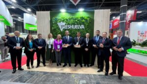 Freshuelva traslada a las instituciones las inquietudes del sector de los frutos rojos de Huelva