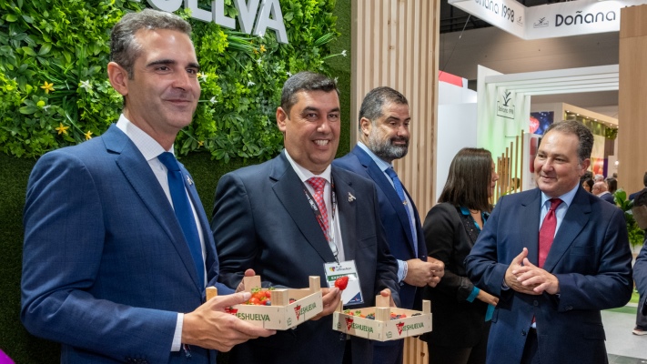 Diputación apoya al sector hortofrutícola onubense en la inauguración de Fruit Attraction