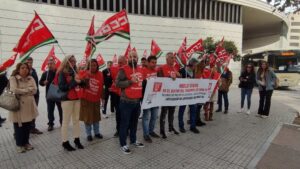 Sindicatos aseguran un 100% de seguimiento en la primera huelga del transporte en Huelva