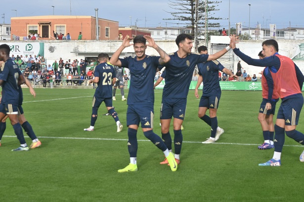 Caye Quintana celebrando el gol. (Tenor)