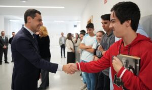 El presidente de la Junta inaugura la rehabilitación del IES La Rábida en Huelva