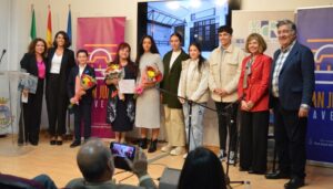 Rosa Mª Pérez Cacheiro recibe el V Premio de relatos de la Villa de San Juan del Puerto