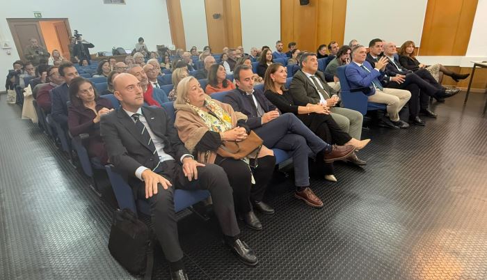 Una conferencia rinde homenaje a la Bandera andaluza como símbolo de identidad y unión