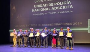 El director del 061 en Huelva, distinguido con la Orden al Mérito Policial