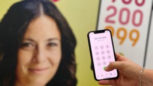 El teléfono de las mujeres gestiona en Huelva más de 2.100 llamadas, un 10% más que en 2023