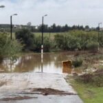 Bomberos rescatan de madrugada a una vecina de Punta atrapada por el temporal