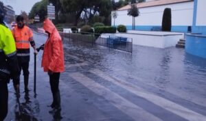 El 112 llama a "extremar la prudencia" en Huelva por el temporal