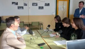 El IES Puerta de Andalucía desarrolla un programa de radio realizado por alumnas de 4º de ESO