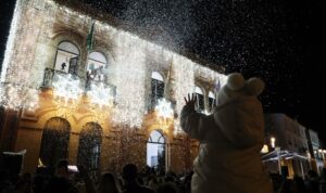 Mary Poppins lleva la magia de la Navidad a San Juan del Puerto