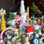 Artículos de regalo, dulces típicos y decoración, en el Mercadillo Navideño de San Juan del Puerto