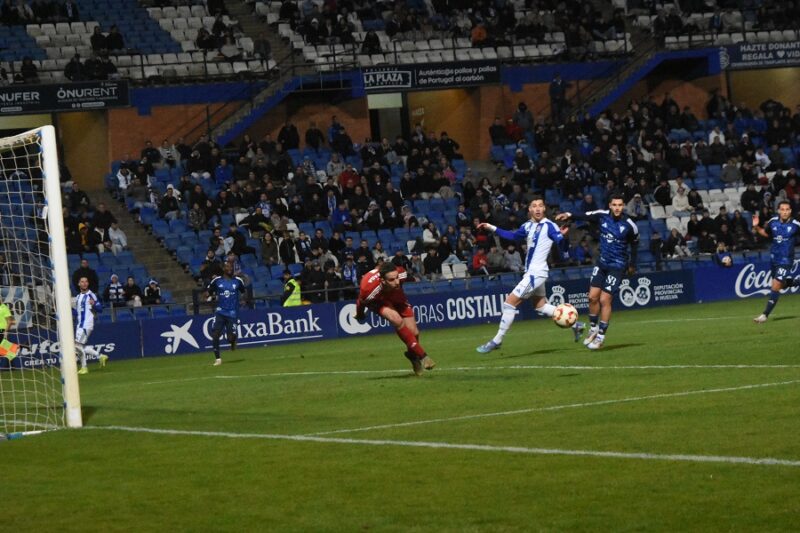 Sergi Armero en una acción de juego. (Tenor)