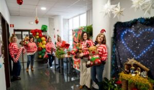 El Pasillo de la Alegría de Formación Continuada gana el concurso navideño del Juan Ramón Jiménez