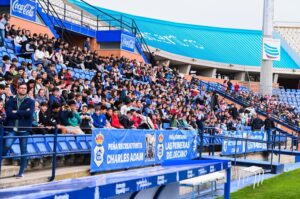 Escolares en el entrenamiento del Recreativo de Huelva.