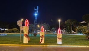 Destrozan la decoración navideña en la rotonda de 'El Porra' de Punta Umbría