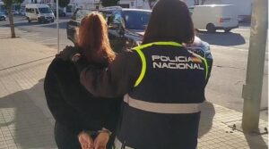 La Policía libera a tres mujeres obligadas a prostituirse las 24 horas del día en un piso de Lepe