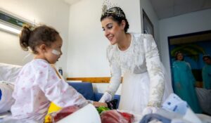 Los Reyes Magos y la Estrella de la Ilusión llevan la magia a residencias y hospitales de Huelva