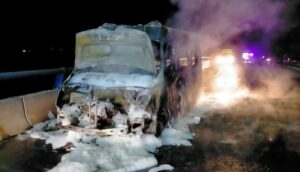 Arde una ambulancia cuando circulaba por la N-446, a la altura de Lepe